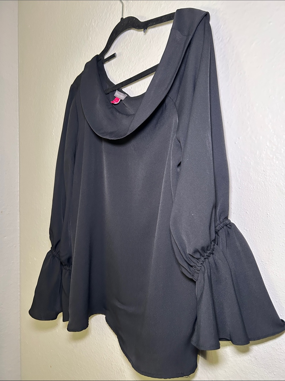 Vince Camuto Black Long-Sleeve Blouse with Draped Collar - Picture 4 of 7